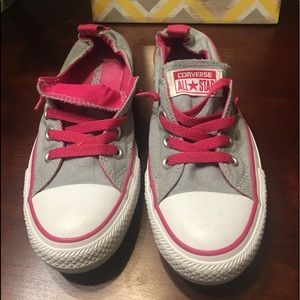 Converse with elastic in back